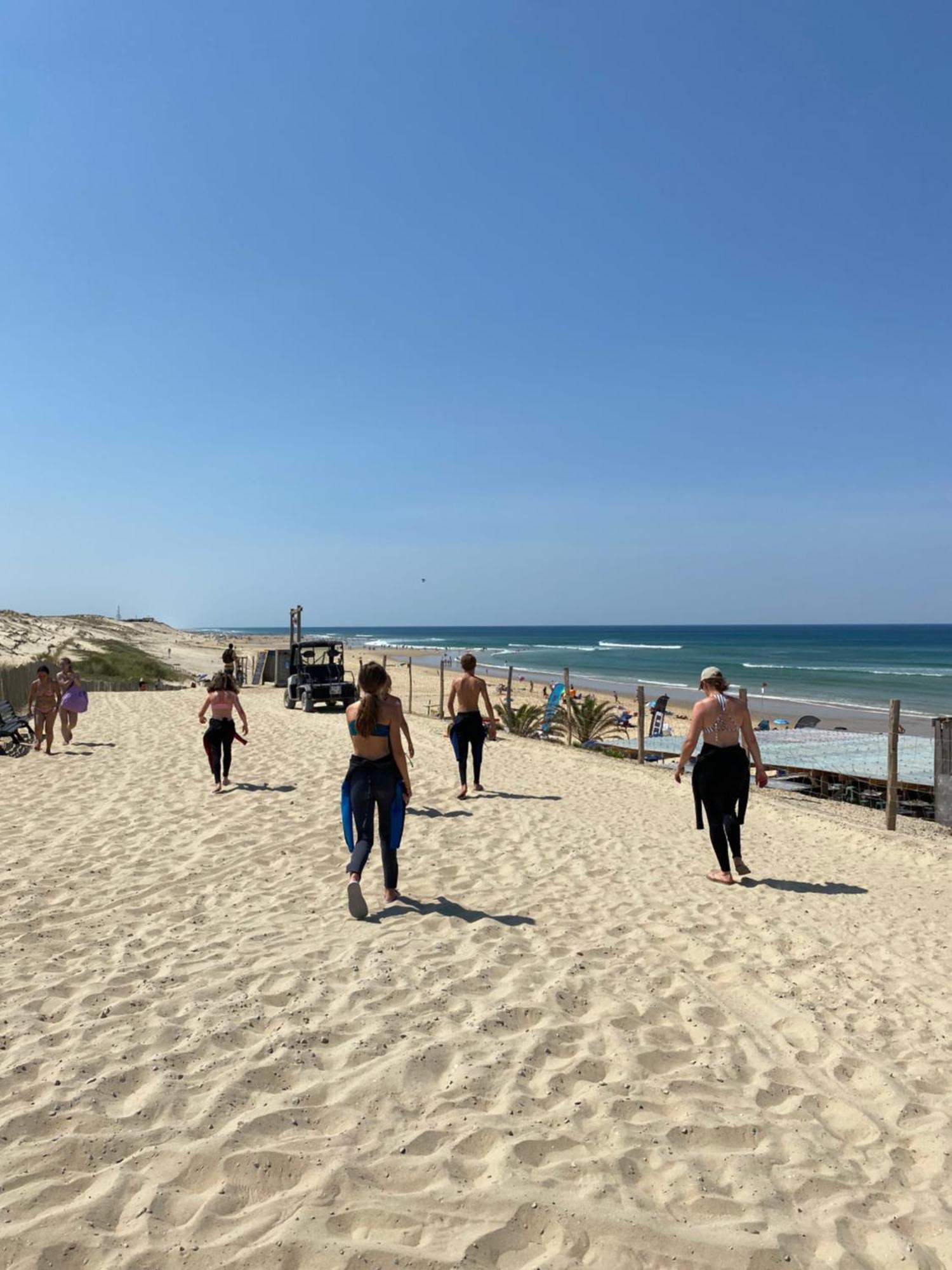 Hoya Surf Camp - Activites + Logements 比斯卡罗斯 外观 照片